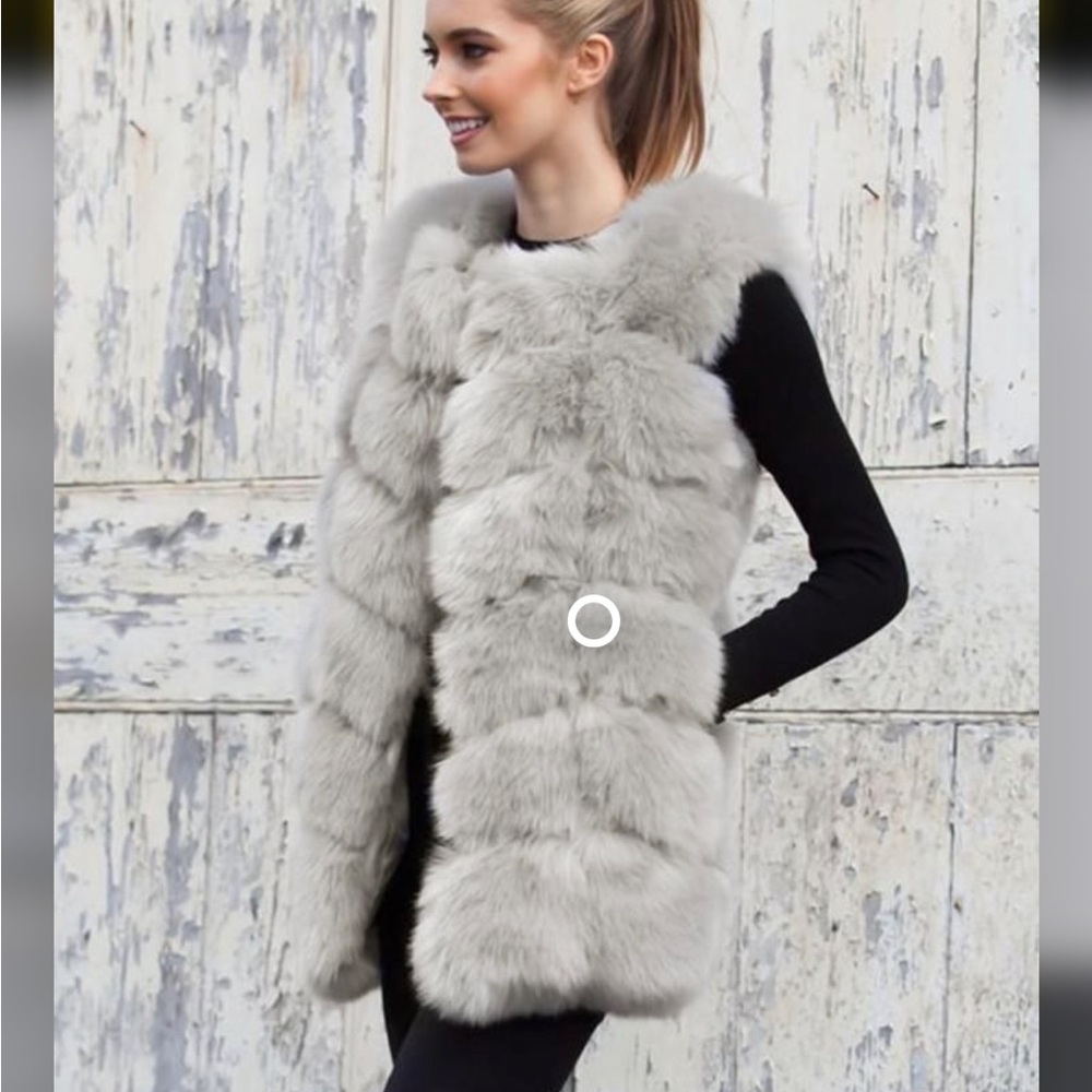 NWOT Pecaocun Grey Women's Winter Faux Fur Coat. Size S .